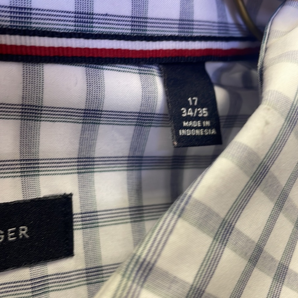Tommy Hilfiger button down - Picture 3 of 4